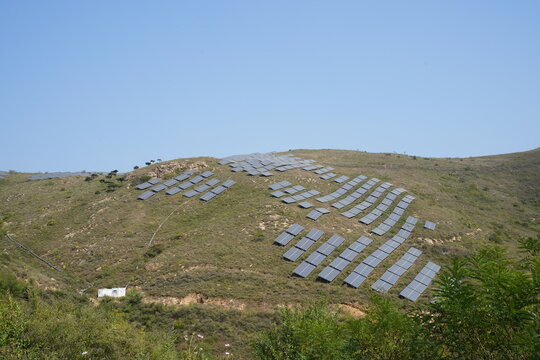 Solar photovoltaic panels and solar photovoltaic power generation systems