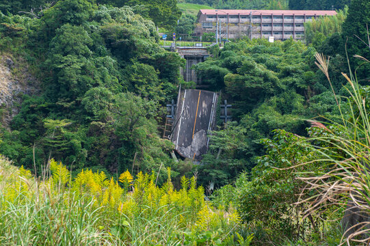 熊本地震で崩落した旧阿蘇大橋