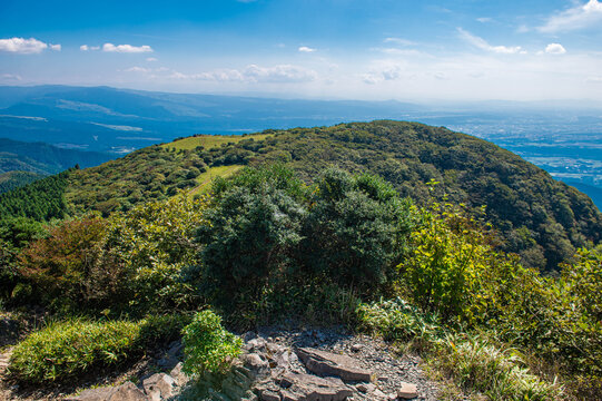 鞍岳（男岳）山頂から望む女岳