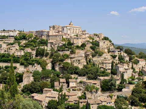 Panoramic view of Gordes, a beautiful hilltop village in Provence. Vaucluse, Luberon, Provence-Alpes-C&ocirc;te d'Azur,  France, Europe