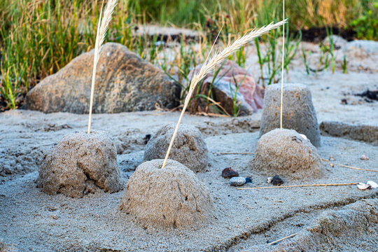 Sandburg im Sand am Strand