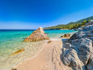 Pointed rock on a pebbly shore at Manos beach © Martin Valigursky