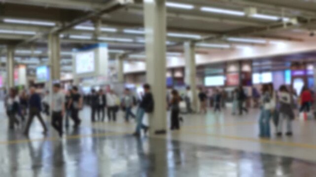 スローモーション撮影した阪急大阪梅田駅の背景動画