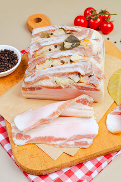 Seasoned pork fatback with salt, pepper and herbs. Traditional Slavic meat snack, rustic homemade style, ideal for culinary and kitchen use. Ukrainian food - salo