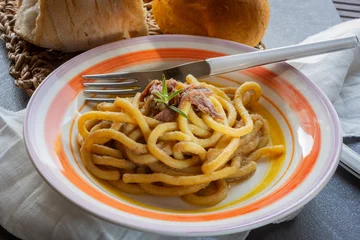 Pasta Bigoli fatti in casa con sugo di alici © Stillkost