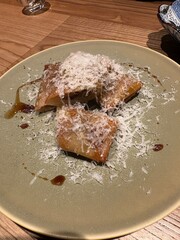 Foie gras spring rolls with grated cheese and sauce © Ossan Journalist
