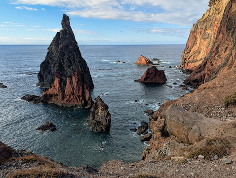 Volcanic sea stacks and red cliffs rising from the Atlantic Ocean at Miradouro de S&atilde;o Louren&ccedil;o, Ponta de S&atilde;o Louren&ccedil;o, Madeira, Portugal