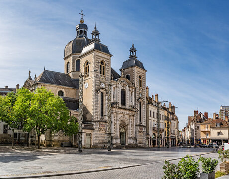 Chalon-sur-Sa&ocirc;ne, France - Scenic view of the Catholic church of Saint-Pierre in the center of the small French city of Chalon-sur-Sa&ocirc;ne.