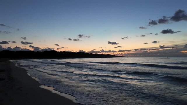Sa Coma (Mallorca), Spanien: Hyperlapse am Strand bei D&auml;mmerung