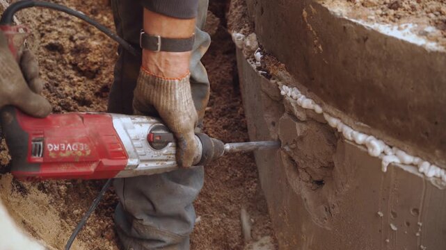 Drill into concrete, work with a hammer drill on concrete, drill with a hammer drill