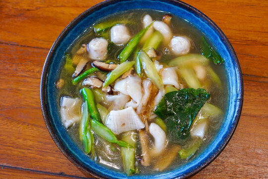 Thai Wide Rice Noodles with Plant-Based Seafood Gravy (Rad Na)