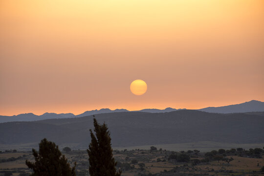 A beautiful sunrise over the mountains in Trujillo, C&aacute;ceres, Extremadura, Spain