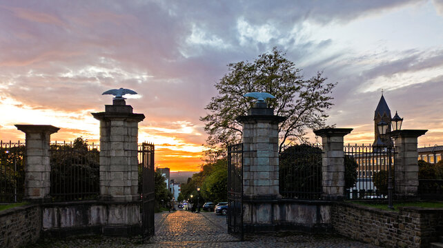 Sonnenuntergang am Schloss Bensberg