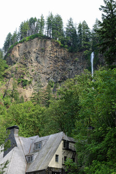 Multnomah Falls lodge vertical, Oregon
