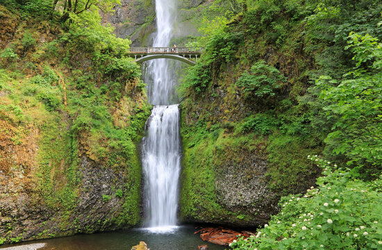 Arch bridge and Multnomah Falls - Oregon