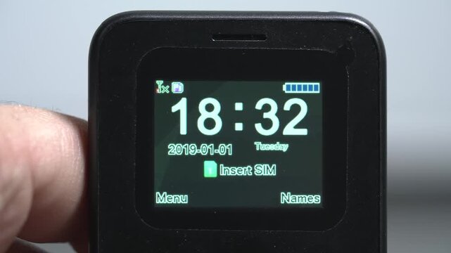 The menu of an old push-button mobile phone that runs on Java