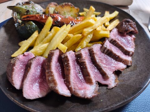 SOLOMILLO DE TERNERA CON VERDURAS Y PATATAS