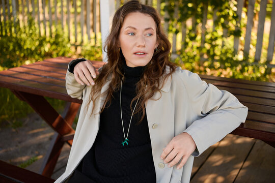 Effortless autumn beauty in a sunlit garden setting