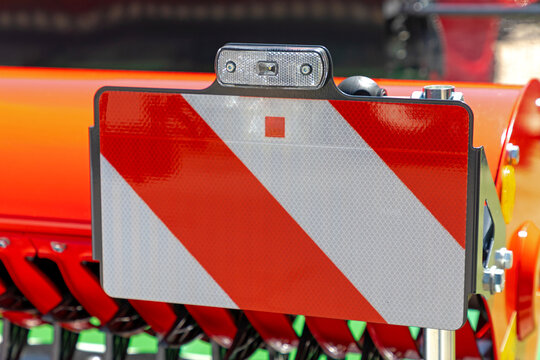 Agricultural Machine Front Lights With Reflective Plate Transport Safety