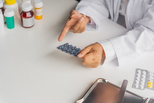  Mature Asian pharmacist describe medicine to patient