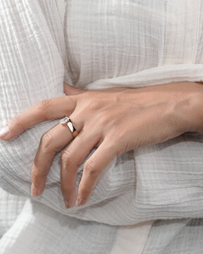 oval shape Diamond engagement gold ring with beautyful ledy hand
