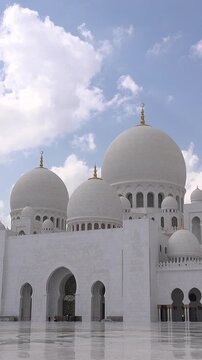 Vertical time lapse video of Sheikh Zayed Grand Mosque in Abu Dhabi, architecture and religion in the Middle East