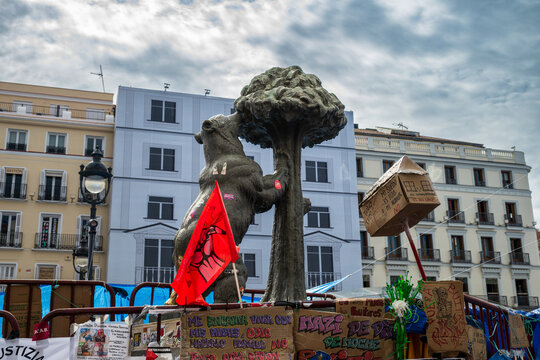 Housing protest signs at Puerta del Sol in Madrid