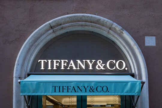 Luxury jewelry storefront beneath a stone arch in rome, italy