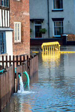 Bewdley flood water being pumped from riverside residential homes,near Bewdley Bridge,Worcestershire,England,UK.