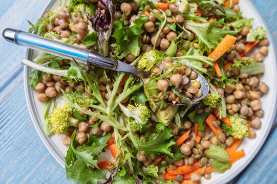 Healthy vegetarian meal with lentils, chickpeas, and fresh vegetables
