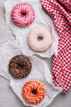 Set of yummy colorful pastel retro summer fashion donuts