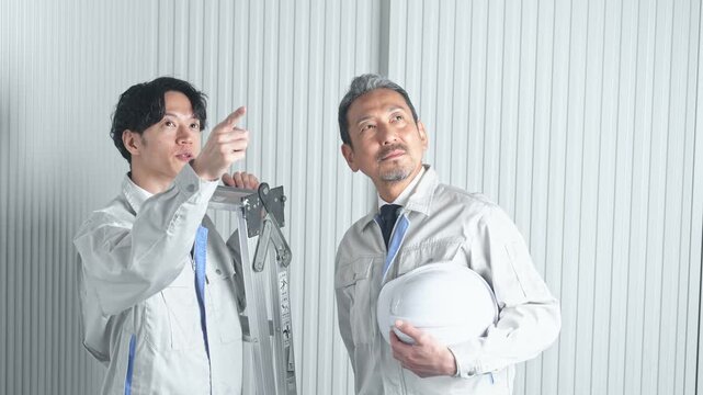 男性作業員のグループ。建設、工事、修理、業者、エンジニア、安全、人材、仕事、産業、チームワーク、仕事