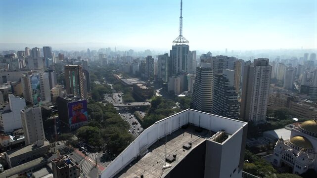 Vista a&eacute;rea de S&atilde;o Paulo, Brasil, av paulista, avenida 23 de maio, corredor norte e sul na cidade de S&atilde;o Paulo. Imagens a&eacute;reas de drone, mostram a cidade de sao paulo. 