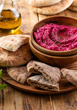 Beetroot Creamy Hummus with Pitta
