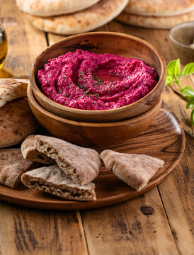 Beetroot Creamy Hummus with Pitta
