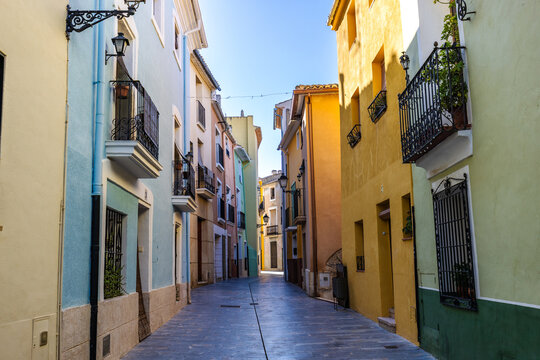A picturesque street with colourful fa&ccedil;ades in the historic centre of Biar, Alicante, Spain