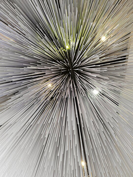 Radiating strands in an overhead light installation