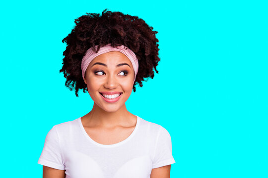 Close up photo beautiful funky amazing she her dark skin lady wondered cunning tricky look side empty space white perfect teeth wear head scarf casual white t-shirt isolated pink bright background