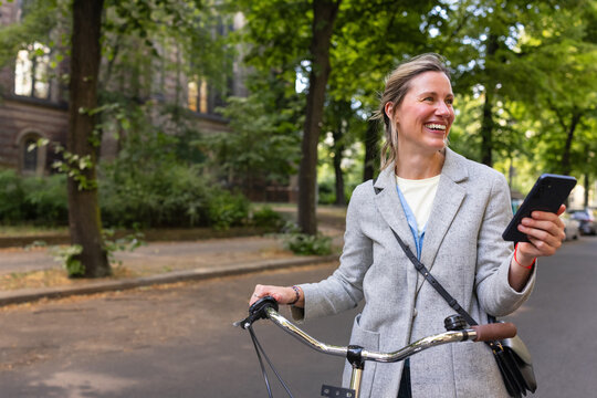 Cyclist with smartphone