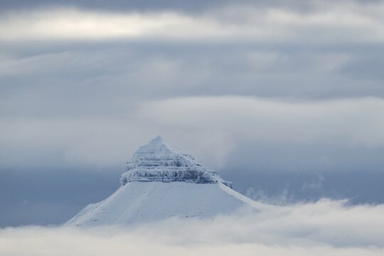 One of the three mountains Tee Kroner, Wolkenverhugen, Kongsfjord or Kongsfjorden, Spitsbergen archipelago, Svalbard, Norway