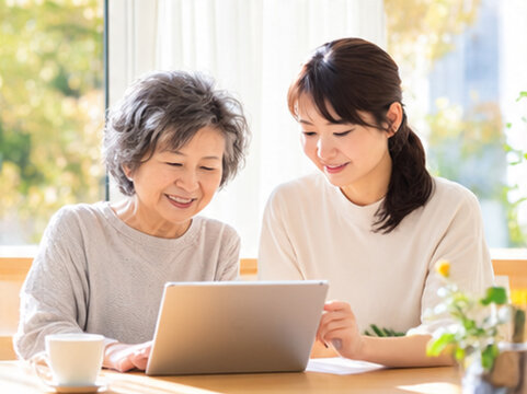 介護,高齢者介護,介護施設,老人ホーム,特別養護老人ホーム,デイサービス,訪問介護,在宅介護,介護士,介護福祉士,介護職員,高齢者,要介護者,身体介護,生活援助,食事介助,入浴介助,排泄介助,移乗介助,車椅子,認知症ケア,介護予防,家族介護,日本人介護士,写真素材