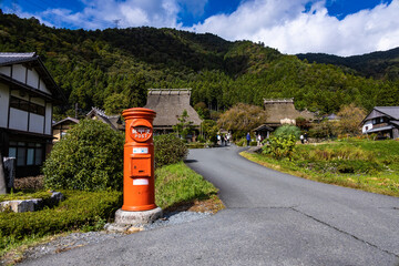 美山町 茅葺屋根の古民家 © miiko