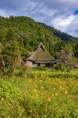 美山町 茅葺屋根の古民家 © miiko
