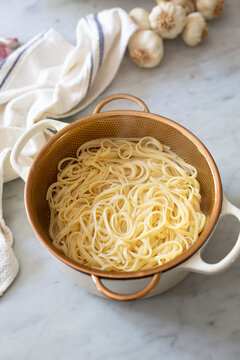 Pasta linguine draining