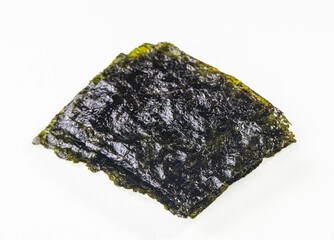 Crispy nori seaweed chip on white background © Andrei Starostin