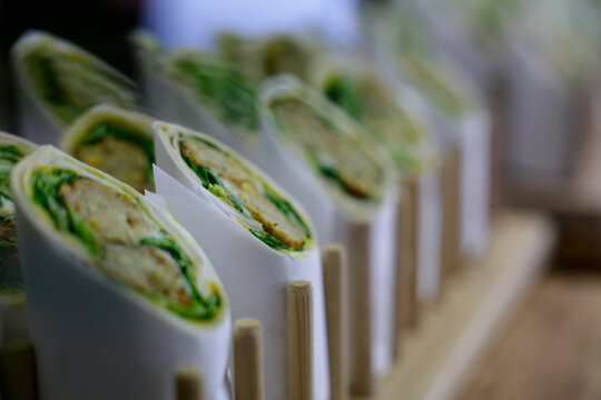 Wraps auf einem Buffet