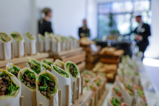Wraps auf einem Buffet