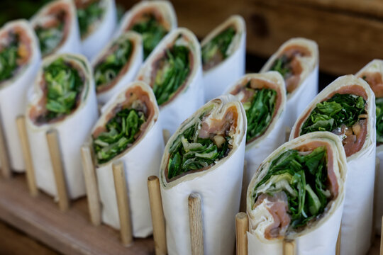 Wraps auf einem Buffet