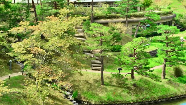 けいはんな記念公園・水景園の豊かな自然と遊歩道の映像