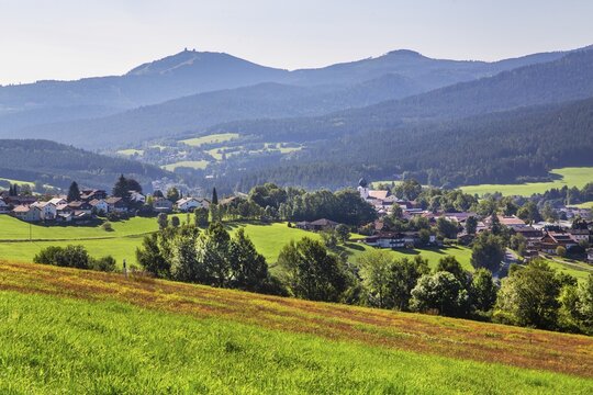 View of the village with the Gro&szlig;er Arber 1456m, Lam. Lamer Winkel, Bavarian Forest, Upper Palatinate, Bavaria, Germany